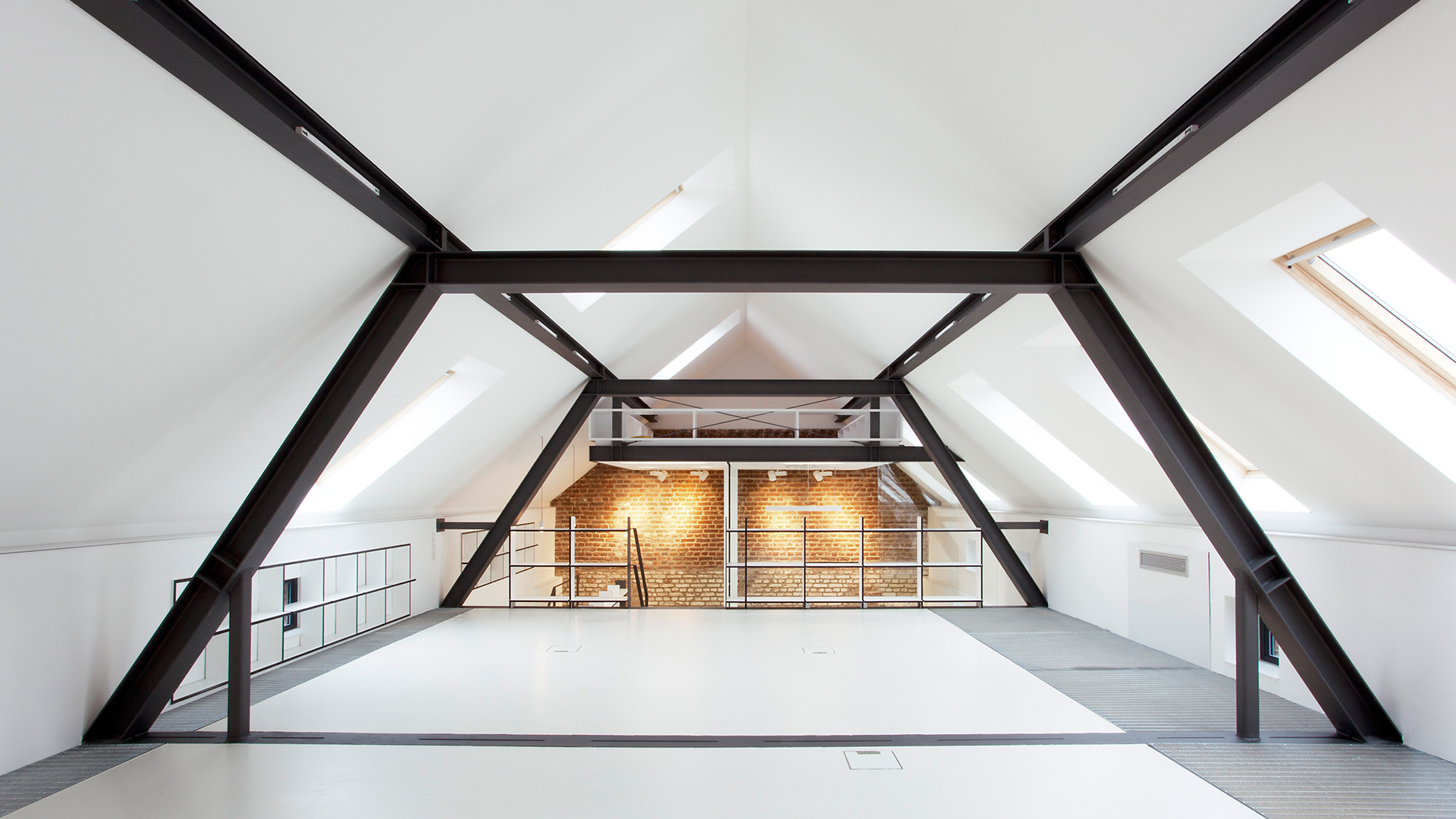 MAX OFFICE GMBH